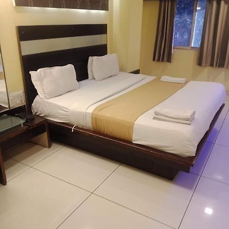Hotel Kadamb Inn Ахмедабад Екстер'єр фото