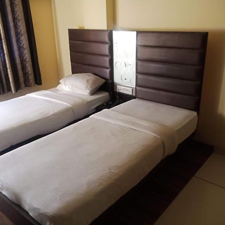 Hotel Kadamb Inn Ахмедабад Екстер'єр фото